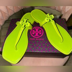 Tory Burch sandals 💚
